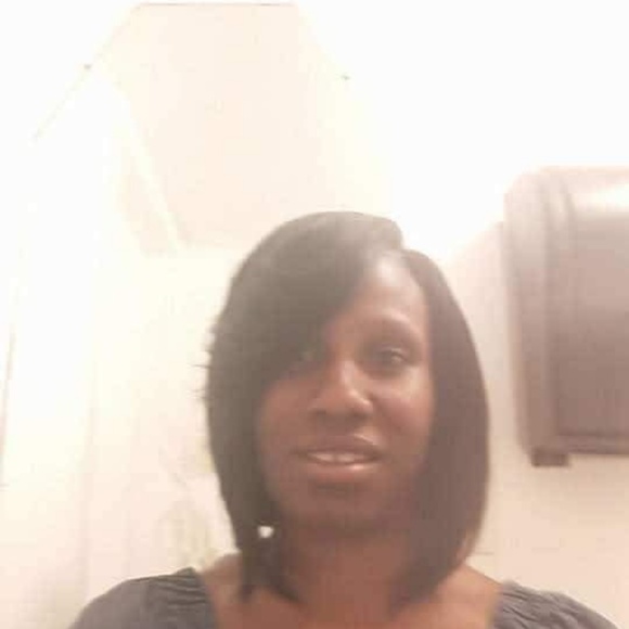 Profile Picture of Sabrina Golphin (@sabrinagolphin) on Poshmark
