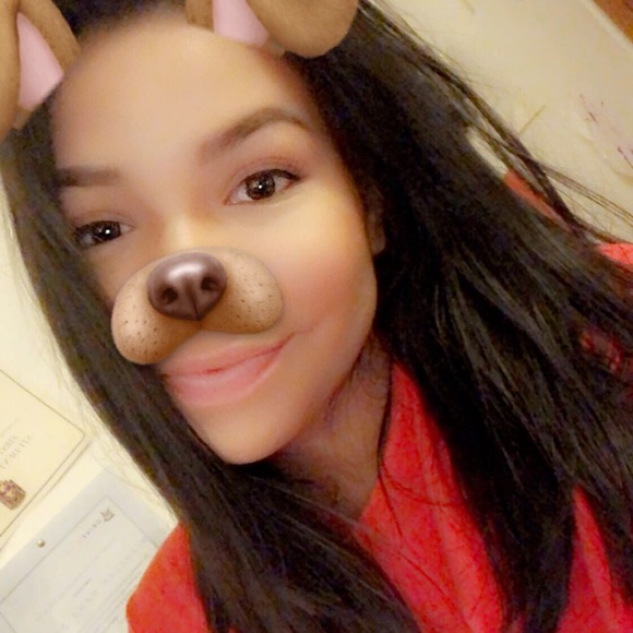 Mikaelah Yerxa - Poshmark Profile Picture of Mikaelah Yerxa (@mikaelahy) on Poshmark