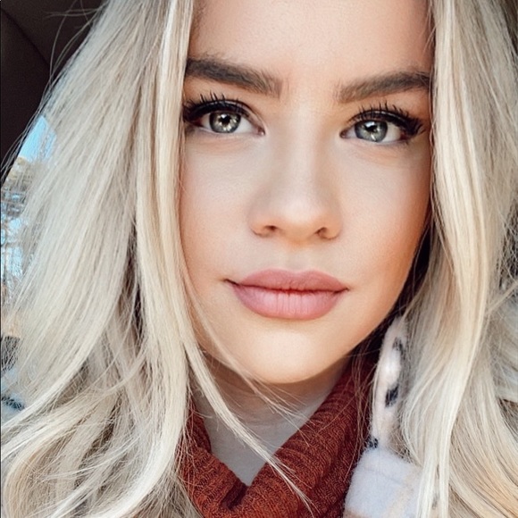 Profile Picture of Hayley Tutterow (@hayleytutterow) on Poshmark