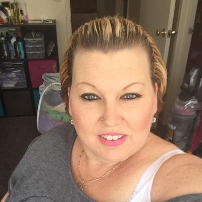 Profile Picture of Melanie Pool (@pool2170) on Twitter