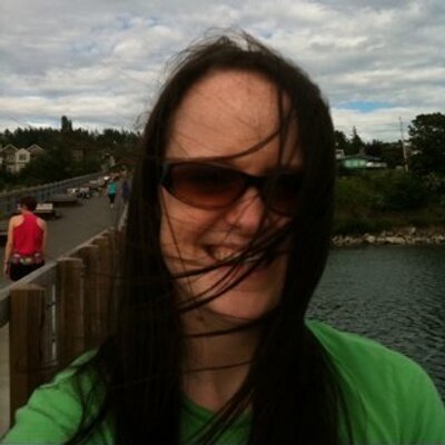 Profile Picture of Shelley Henry (@Chinchelley) on Twitter