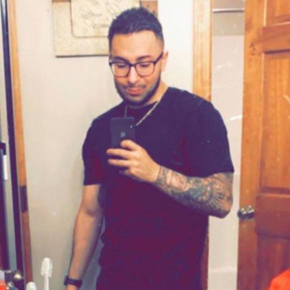 Profile Picture of Matthew Galvan (@matthew_galvan) on Poshmark