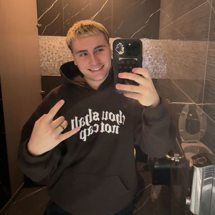 Profile Picture of Edward (@7e4hmgyirqxzkbov) on Tiktok