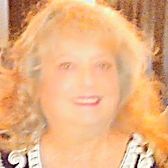 Profile Picture of Sharon Cardwell samms (@sharonsamms31) on Poshmark