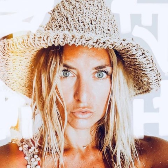 Profile Picture of Emily Pettitt (@emily_pettitt) on Poshmark