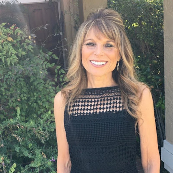 Profile Picture of Robyn Lichter (@robynlichter) on Poshmark