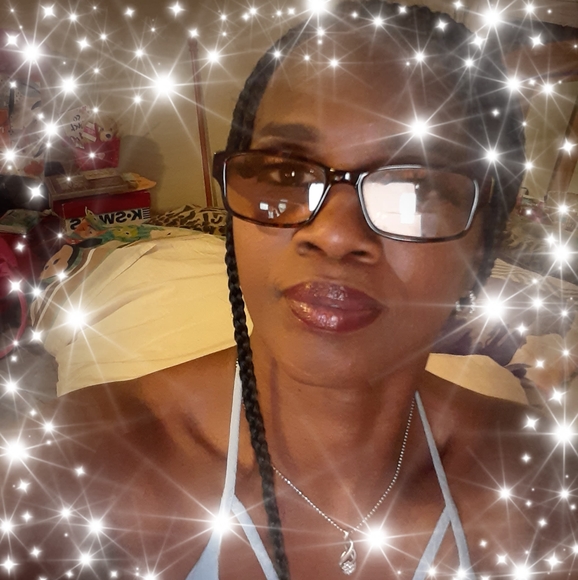 Profile Picture of Pauline Williams (@paulinewilli903) on Poshmark
