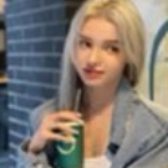 Profile Picture of Michell Jessica (@michell1jn) on Poshmark