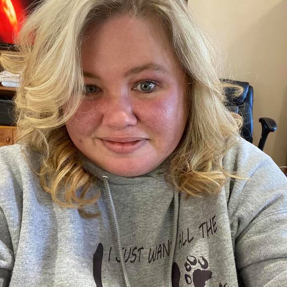 Profile Picture of Emily Spanton (@emilys201432) on Poshmark