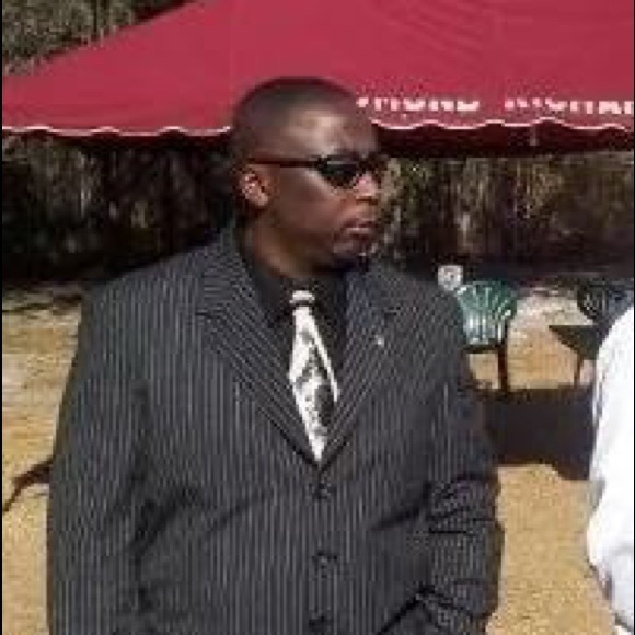 Profile Picture of Willard Evans (@willardevans) on Poshmark