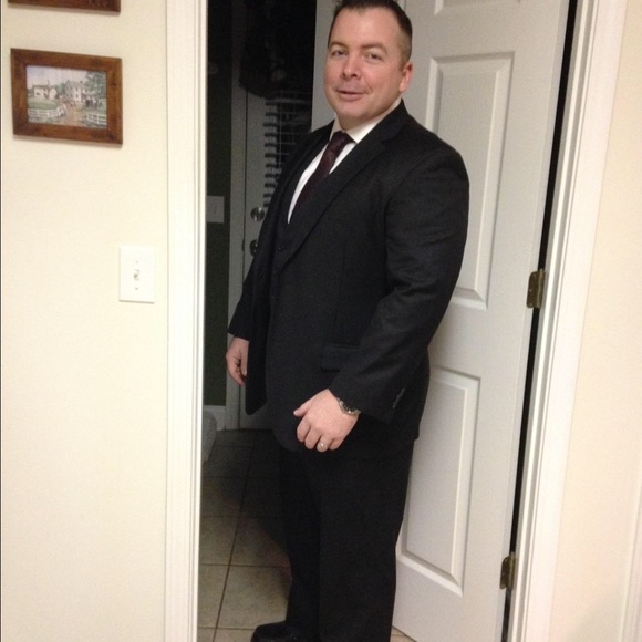 Profile Picture of Paul Turner (@contactpault) on Poshmark