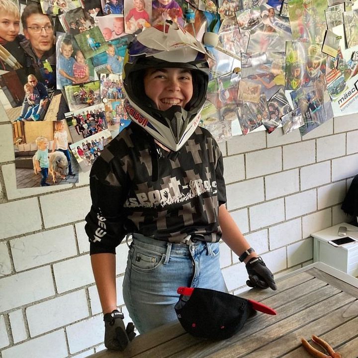 Profile Picture of Ladina🦋 (@ladina.buergis) on Tiktok