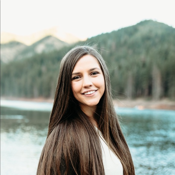 Profile Picture of Sami Scott (@samiscott909) on Poshmark