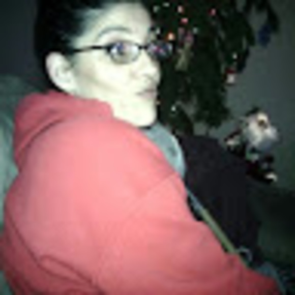 Profile Picture of Lori Statzer (@ljstatzer3) on Poshmark