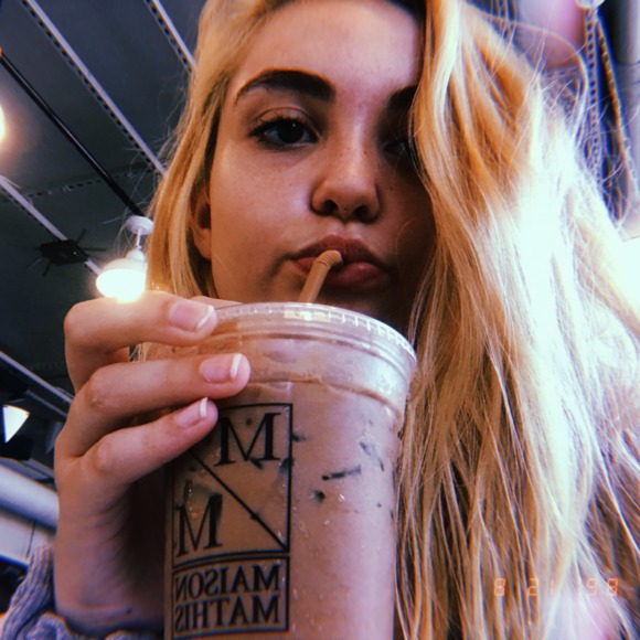 Profile Picture of Emily Andrews (@emily_sierra) on Poshmark