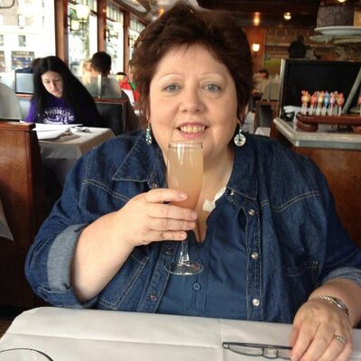 Profile Picture of Susan Tennyson (@SusieFlooks) on Twitter