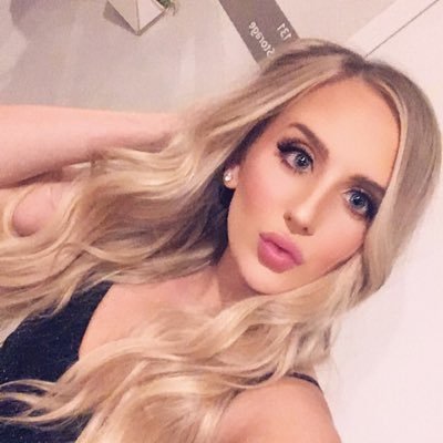 Profile Picture of Caroline Benson (@carol_benzo) on Twitter