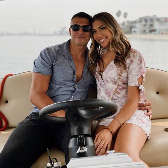 Profile Picture of Genesis Aguirre (@genesis0998) on Poshmark