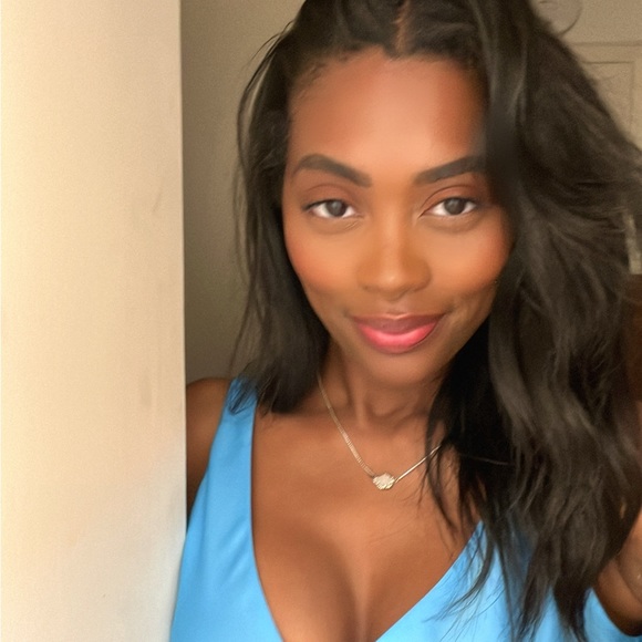 Profile Picture of Dawn Flagg (@dawn_monet) on Poshmark