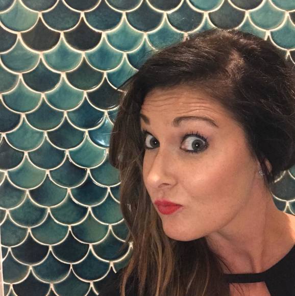 Profile Picture of Amy Gravagna (@amygravagna) on Poshmark