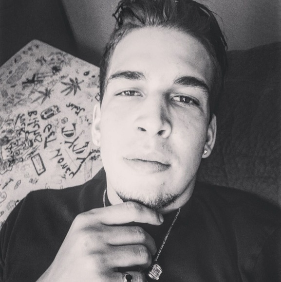 Profile Picture of Max Max (@max1392max) on Poshmark