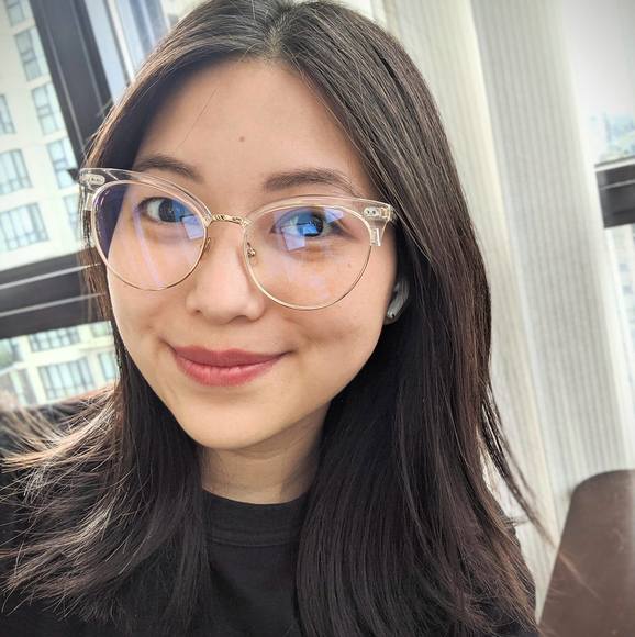 Profile Picture of Ha Dinh (@dinhnhatha) on Poshmark