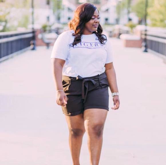 Profile Picture of Neeshia Harvell (@neeshia97) on Poshmark