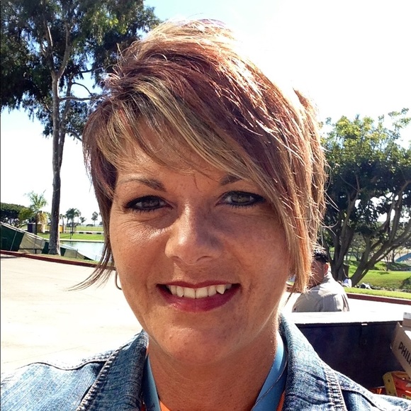 Profile Picture of Christie Vandeloo (@veggie1973) on Poshmark