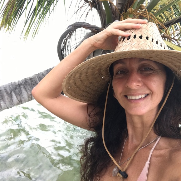 Profile Picture of Rashel Trombero (@rashelt) on Poshmark