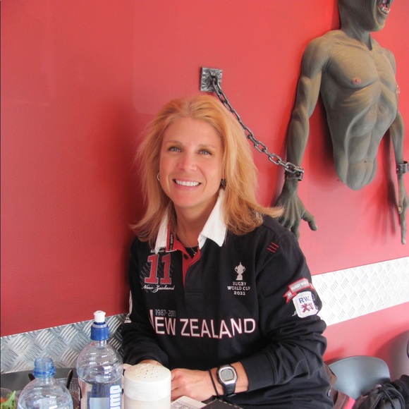 Profile Picture of Christine Hackelberg (@christinehack) on Poshmark