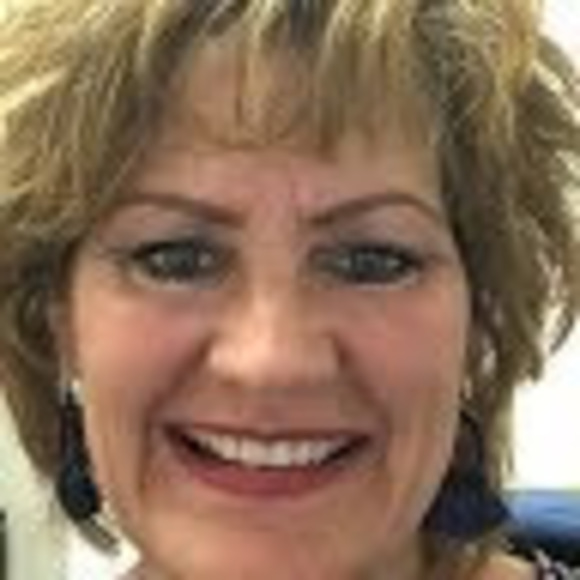 Profile Picture of Eilene Webber (@eilenewebber) on Poshmark