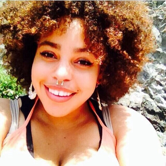 Profile Picture of Taylor Alvarez (@taylorable) on Poshmark