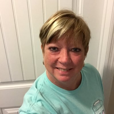 Profile Picture of Debra Fox (@beachtime130) on Twitter