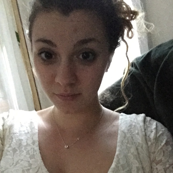 Profile Picture of Andrea Moehringer (@andrealynn94) on Poshmark