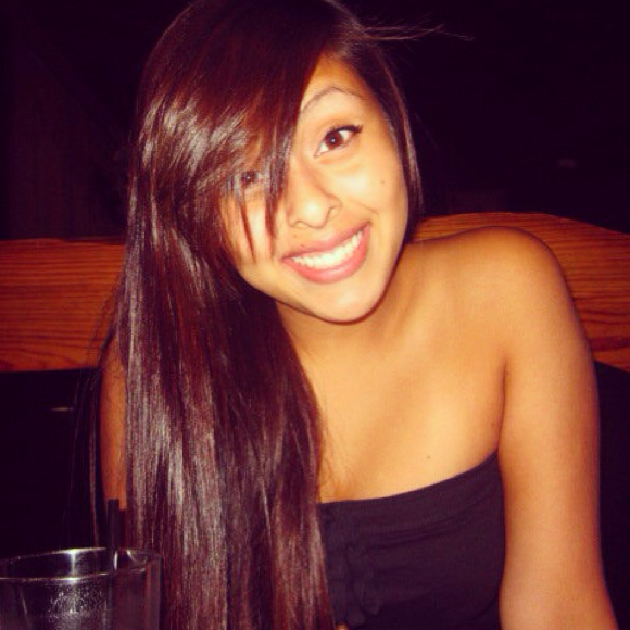 Profile Picture of Lisette Sanchez (@set143) on Poshmark