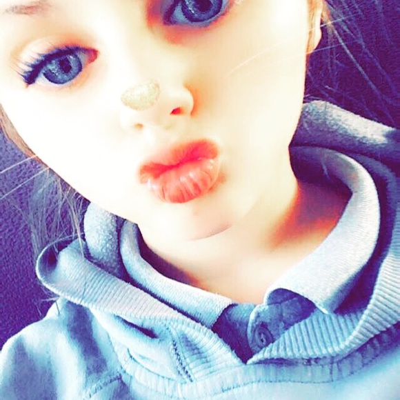 Profile Picture of Anna Stork (@andtork2025) on Poshmark