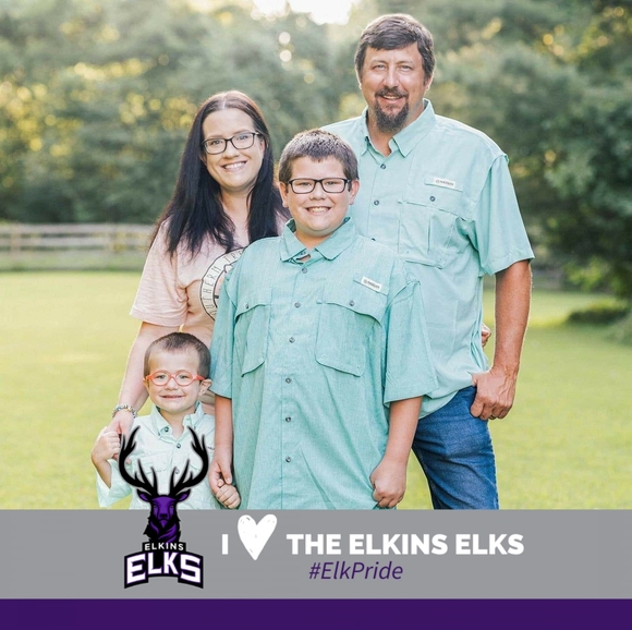 Profile Picture of April Thompson (@ahfroggi09) on Poshmark