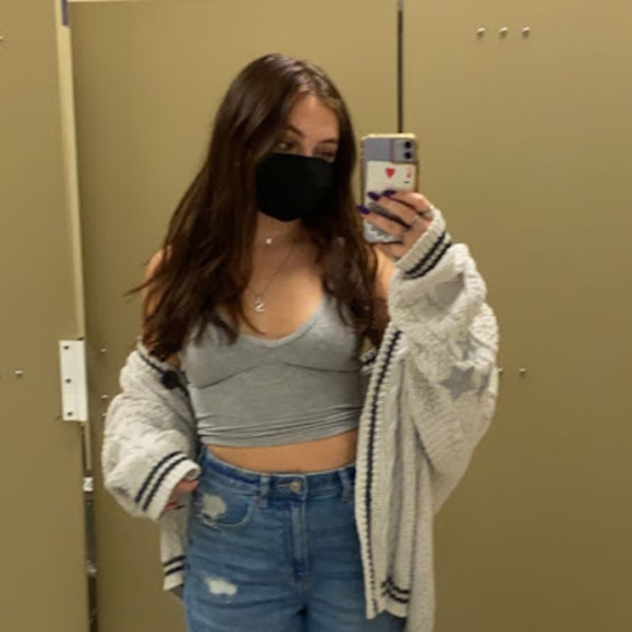 Profile Picture of Julia Jade (@juliajade340) on Poshmark
