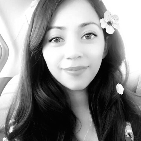 Profile Picture of Cynthia Munoz (@cynthiasaurus) on Poshmark