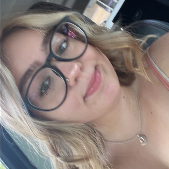 Profile Picture of Sierra Crottie (@sierracrottie) on Poshmark