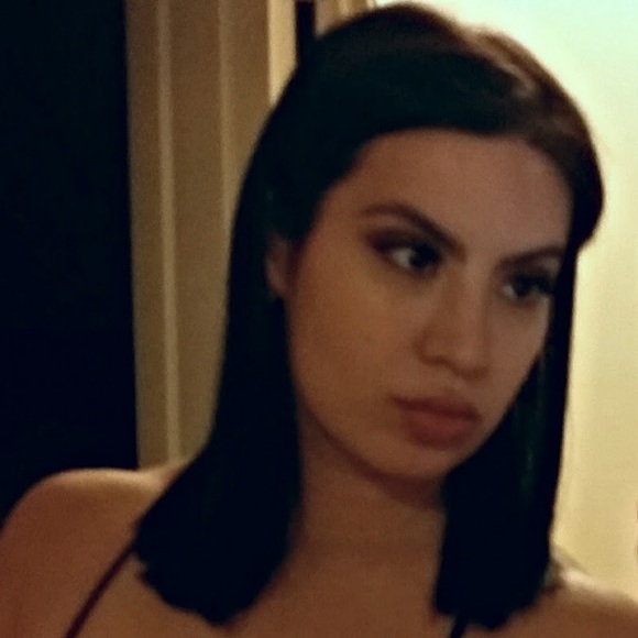 Profile Picture of Dani Acosta (@albadanielle) on Poshmark