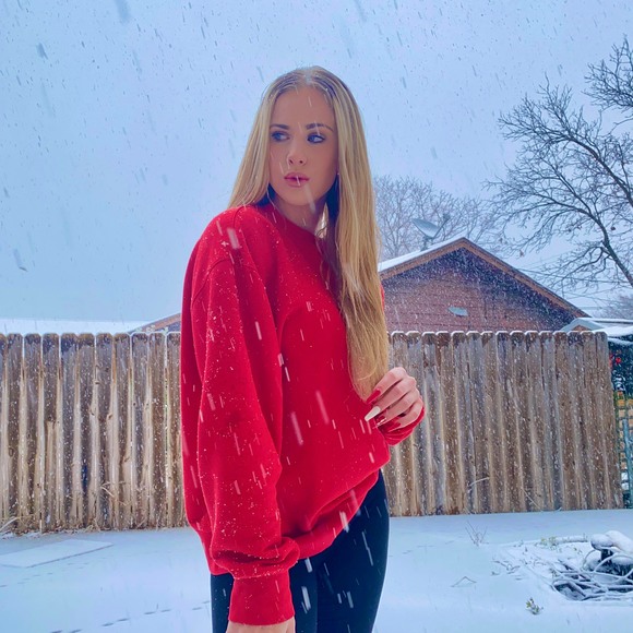 Profile Picture of Kayla Crain (@kacrain2000) on Poshmark