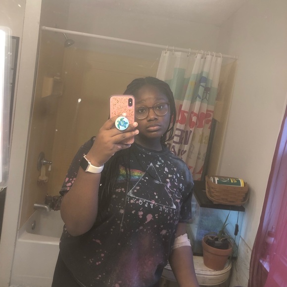 Profile Picture of Annie Moore (@anniemoore273) on Poshmark