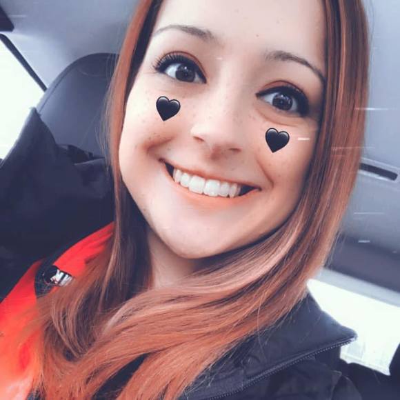Profile Picture of Zoey Solarek (@zoeylynn99) on Poshmark