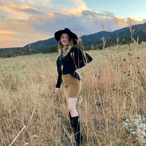 Profile Picture of Haylee Chapman (@hhaayylee) on Poshmark