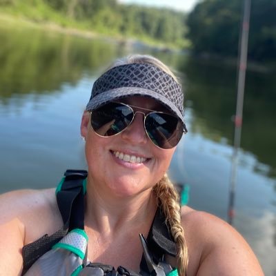 Profile Picture of Jennifer Rowland (@usedtobeaburger) on Twitter