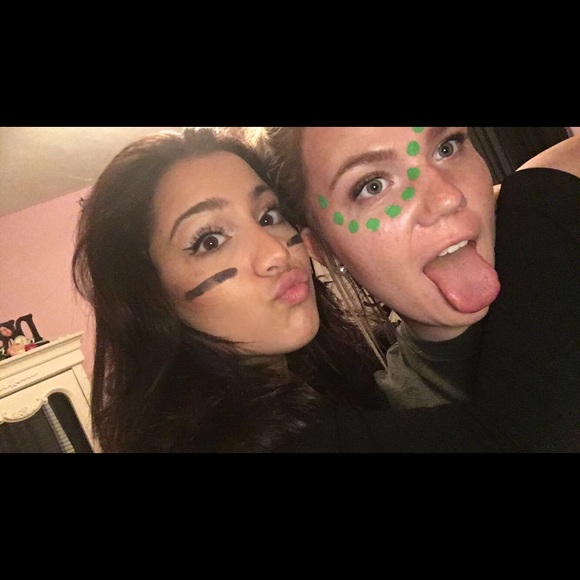 Profile Picture of Jacilyn Guntrum (@jacilynguntrum) on Poshmark