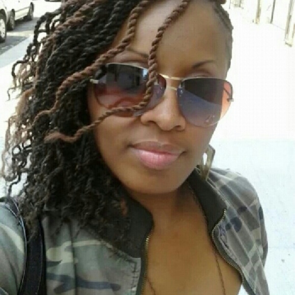 Profile Picture of Makeeta Birdsong (@fly420) on Poshmark