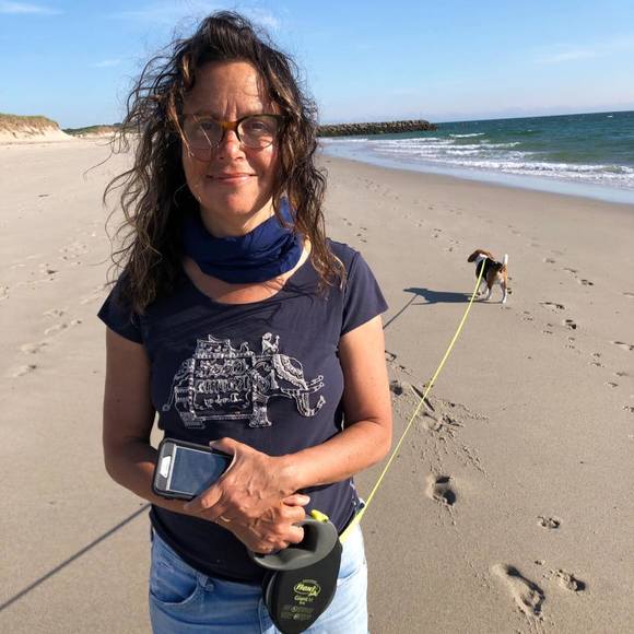 Profile Picture of Lucy Kaplansky (@lucykaplansky) on Poshmark