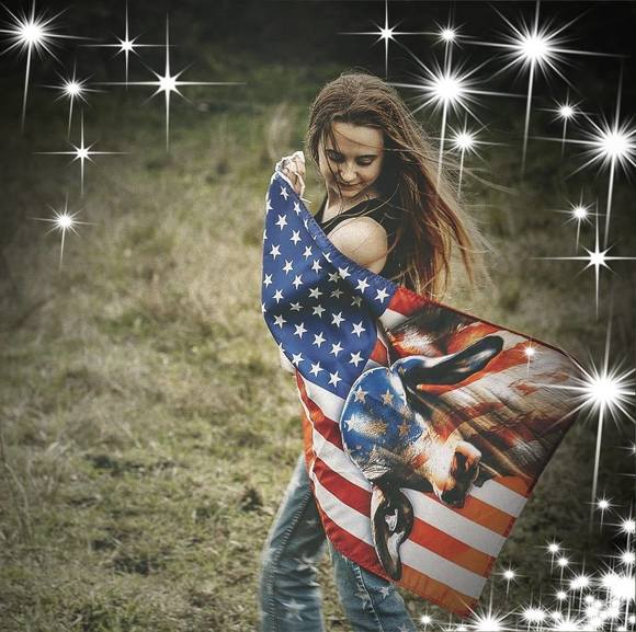 Profile Picture of Shayna Roberts (@shaynaroberts) on Poshmark